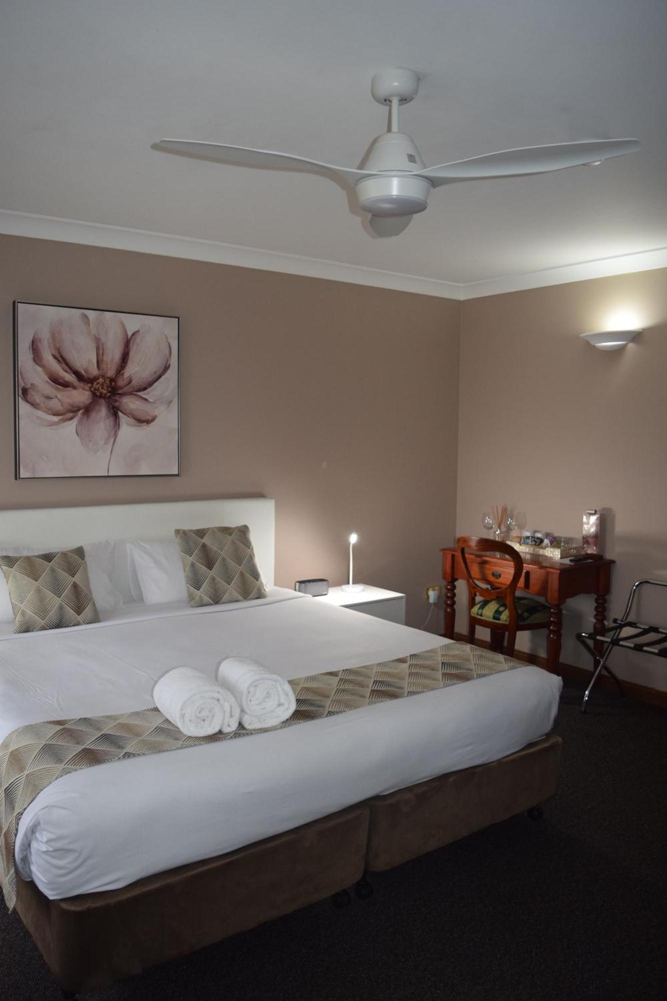 Oasis Inn Ulladulla - Welcoming Guests 18 Years And Older Exterior photo