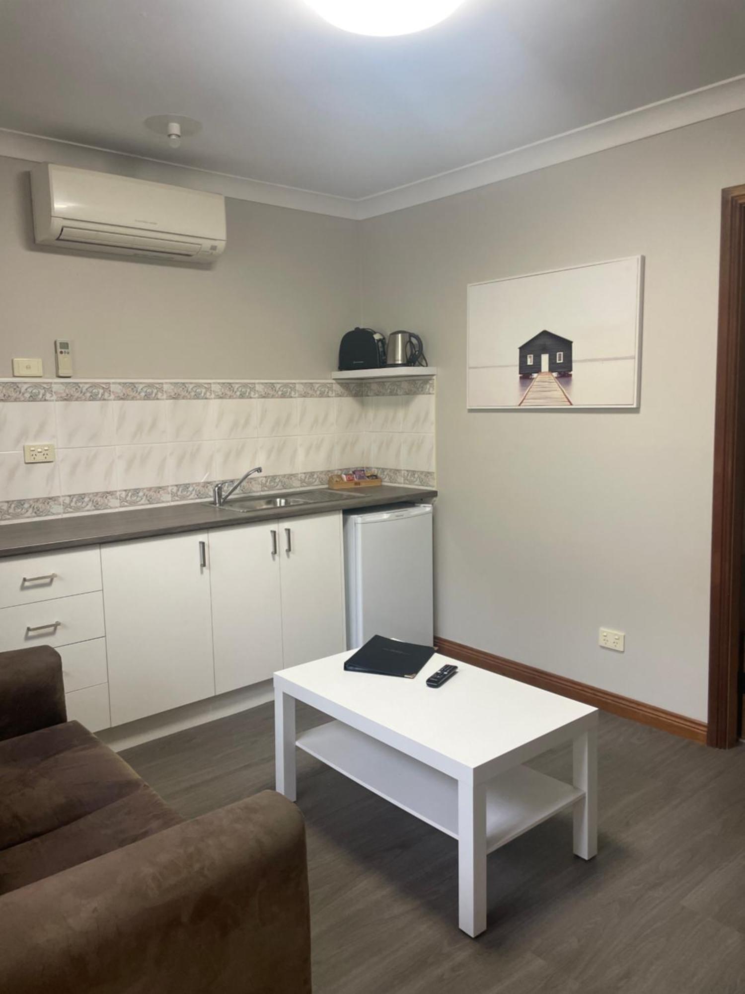 Oasis Inn Ulladulla - Welcoming Guests 18 Years And Older Exterior photo