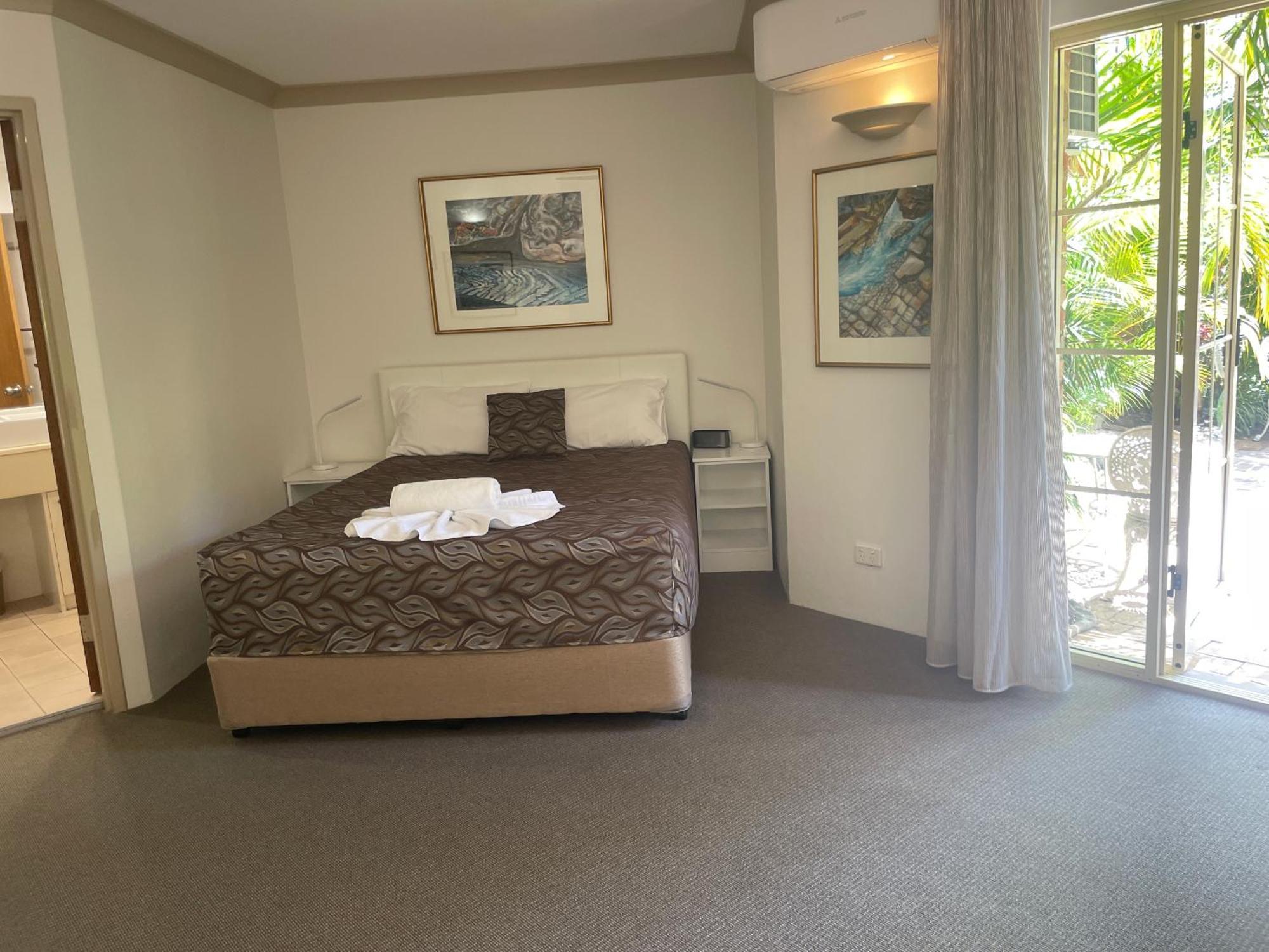 Oasis Inn Ulladulla - Welcoming Guests 18 Years And Older Exterior photo