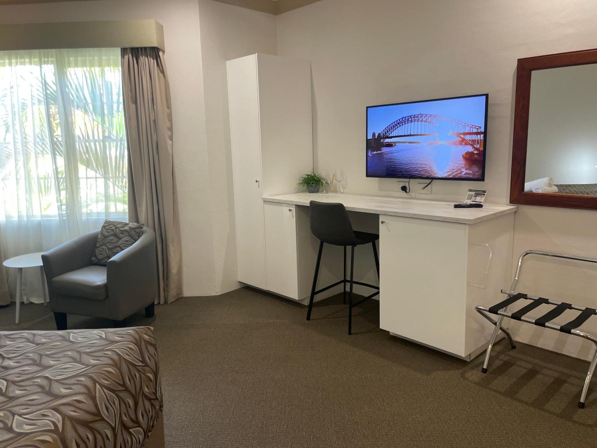 Oasis Inn Ulladulla - Welcoming Guests 18 Years And Older Exterior photo