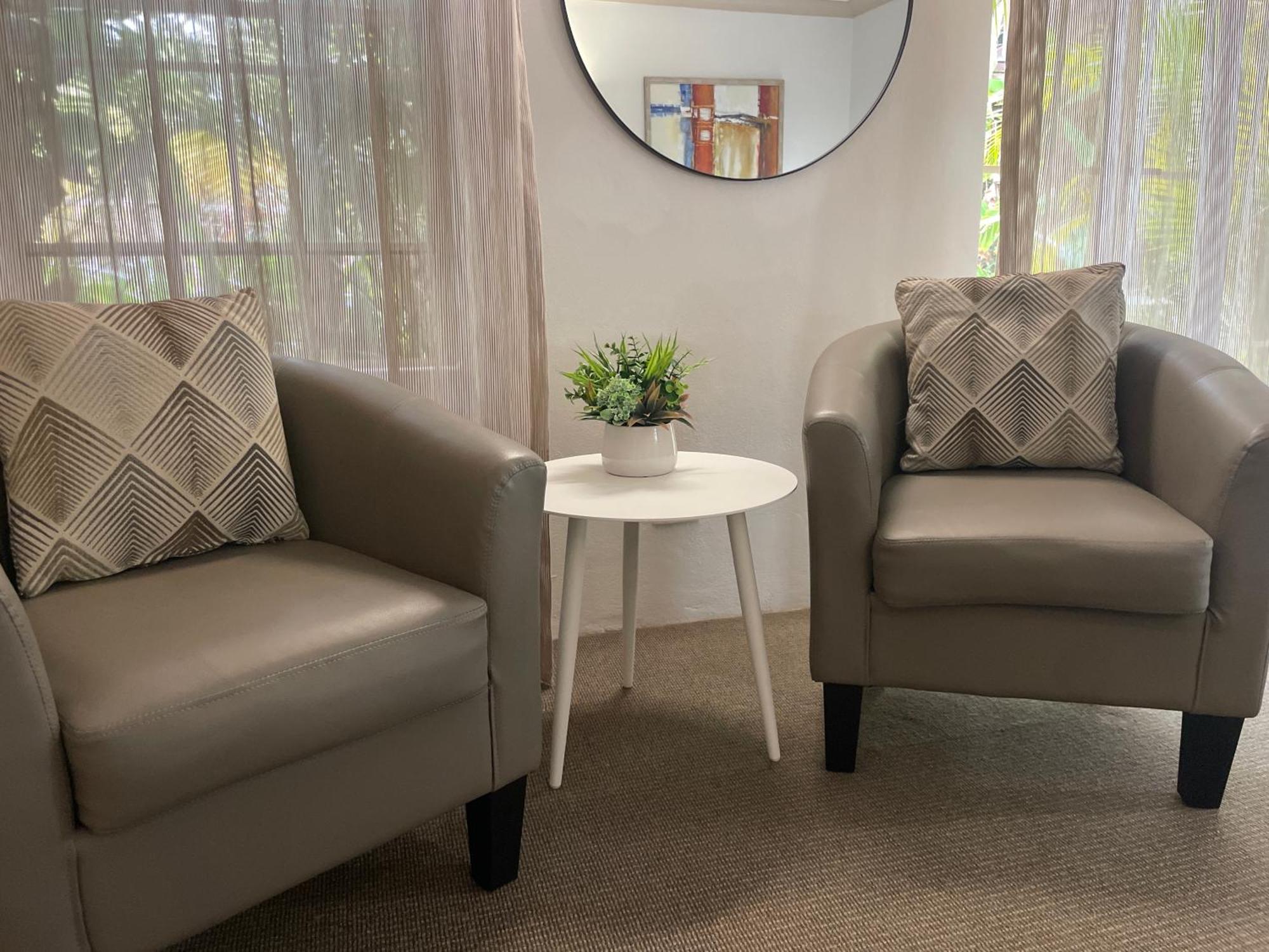 Oasis Inn Ulladulla - Welcoming Guests 18 Years And Older Exterior photo