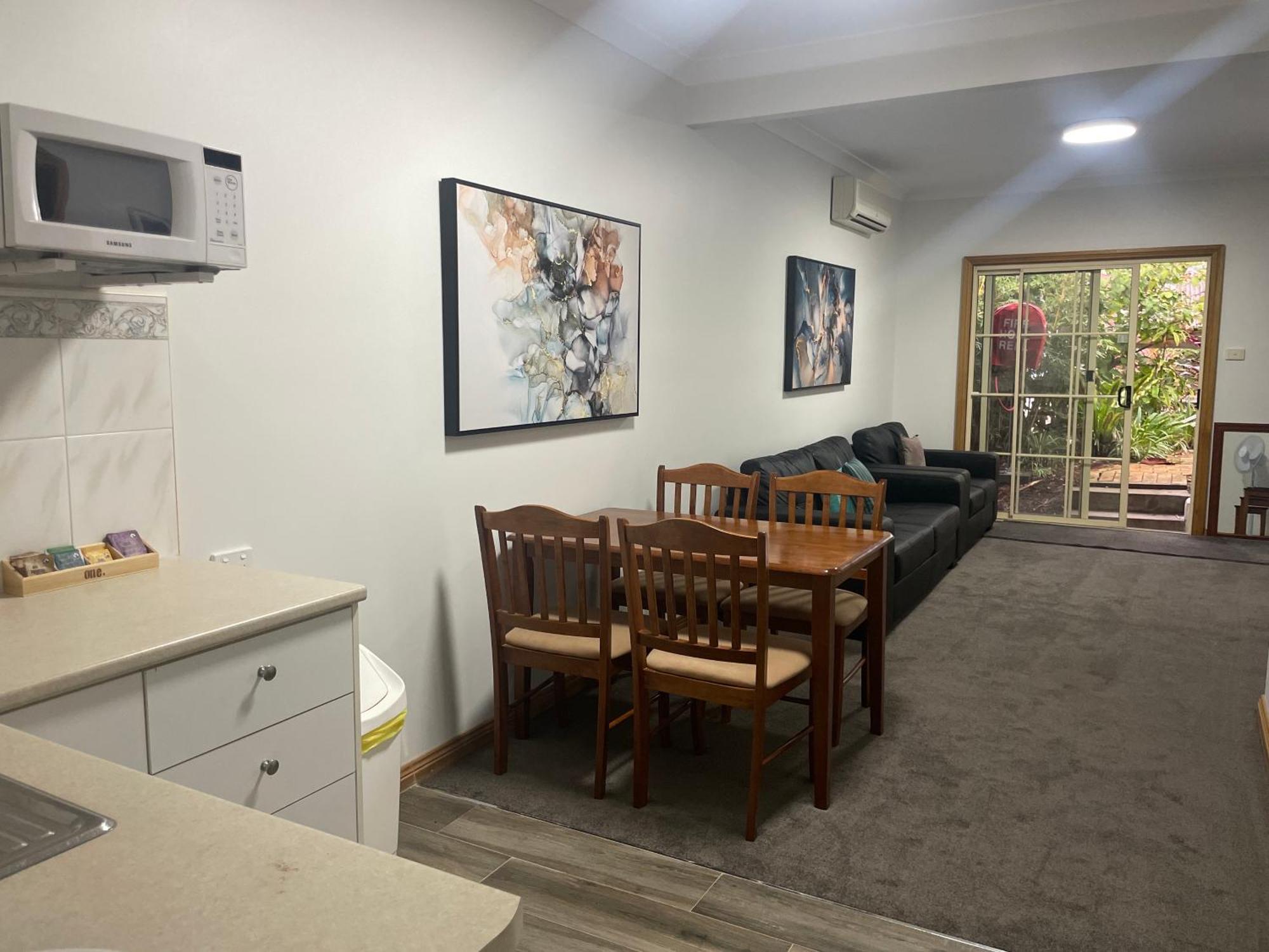 Oasis Inn Ulladulla - Welcoming Guests 18 Years And Older Exterior photo